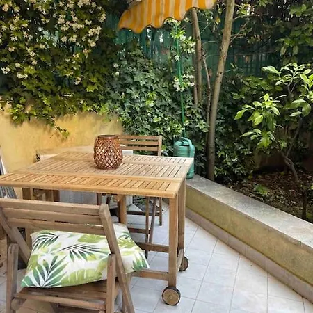 Cozy Flat Piazza Vescovio Apartmán *