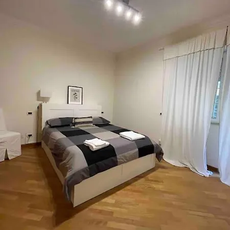 Cozy Flat Piazza Vescovio 아파트